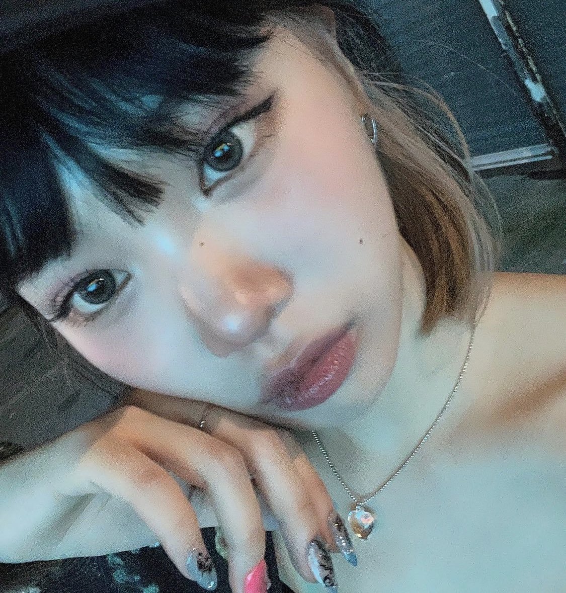 hourly chaewon ☆ tweet media