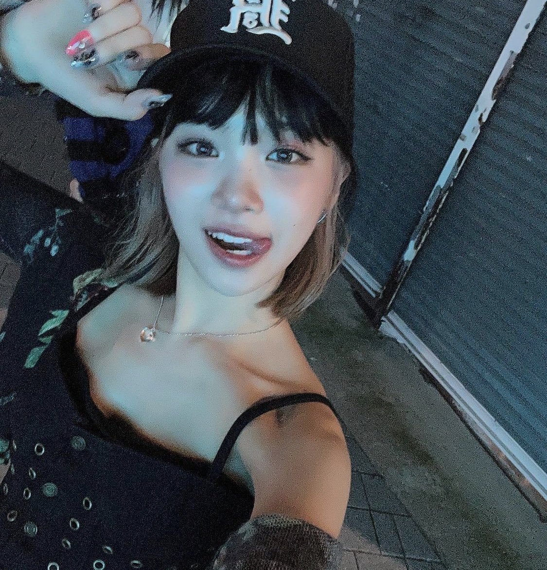 hourly chaewon ☆ tweet media