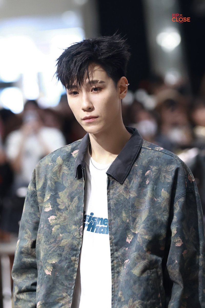 The Up-close tweet media