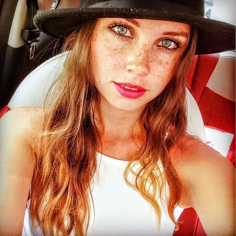 Beautiful Redheads and Freckle girls tweet media