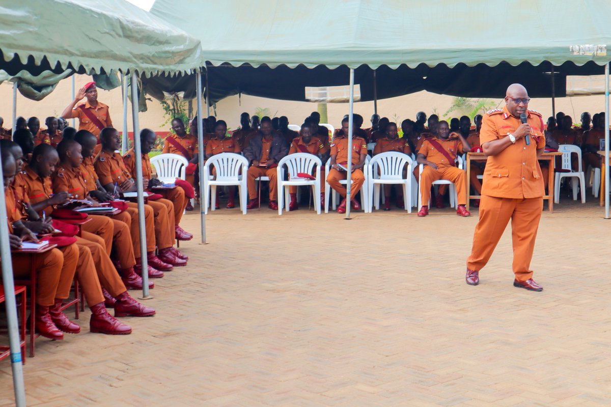 UgandaPrisons's tweet image. Mr. Frank Baine Mayanja, Senior Commissioner of Prisons (Cooperation and Corporate Affairs/Service Spokesperson) has urged recruit warders and wardresses at the Prisons Academy and Training School (PATS) to uphold discipline, professionalism and integrity in their work.

Speaking
