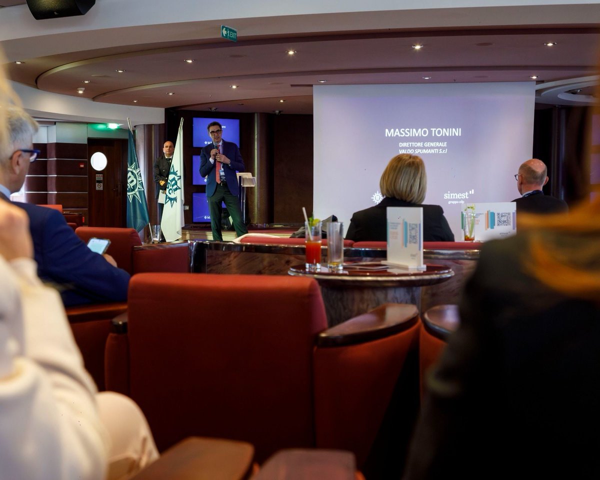 SIMEST_IT's tweet photo. A bordo della #MSCOrchestra, insieme a @MSC_Crociere, abbiamo riunito le imprese della filiera del settore crocieristico per un momento di confronto e connessione, con l’obiettivo di condividere opportunità concrete e rafforzarne la qualità e la competitività in Italia e all’estero.
L’incontro, che si inserisce nel programma #Filieredimpatto, ha rappresentato un’importante occasione per presentare gli strumenti di finanza agevolata di #SIMEST e approfondire le opportunità a disposizione delle aziende, in particolare micro, piccole e medie, per investire, innovare e crescere sui mercati internazionali.
All’evento è intervenuta anche VALDO Spumanti , che ha illustrato come gli strumenti SIMEST abbiano supportato investimenti, innovazione e consolidamento della propria presenza sui mercati internazionali.
#FiliereInMovimento #MSC #MSCCrociere #SIMEST #FinanzaAgevolata #PMI #MadeInItaly #Internazionalizzazione #Filiera #Export #ValdoSpumanti #3aprile