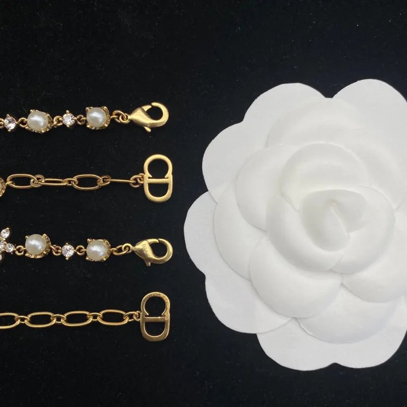 Alexis258111's tweet photo. 🥰Reps Designer Fashion Rhinestone Letter Imitation Pearl Bracelet Necklace

💰💕Price: US$31.04👉https://t.co/2ZWcr1f4yW😘Style: Fashion
#bracelet #dior #fashion #repsjewelry #onlineshopping https://t.co/ExqxTMan02