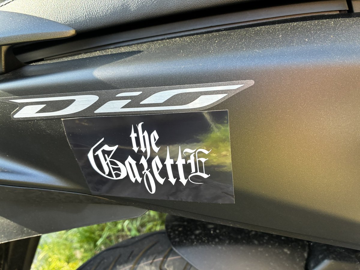 コンビニのシール機能で作った
バイクにも大好きなtheGazettEさん
お守り✨