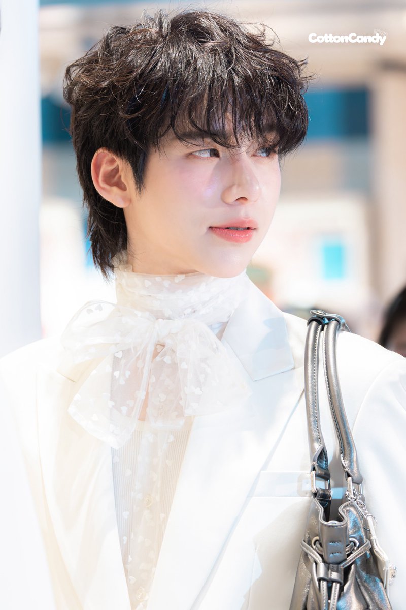 cottoncandy0170's tweet image. 260328 #standoilxjimmyohm

美

#jimmyohm #ohmkrit