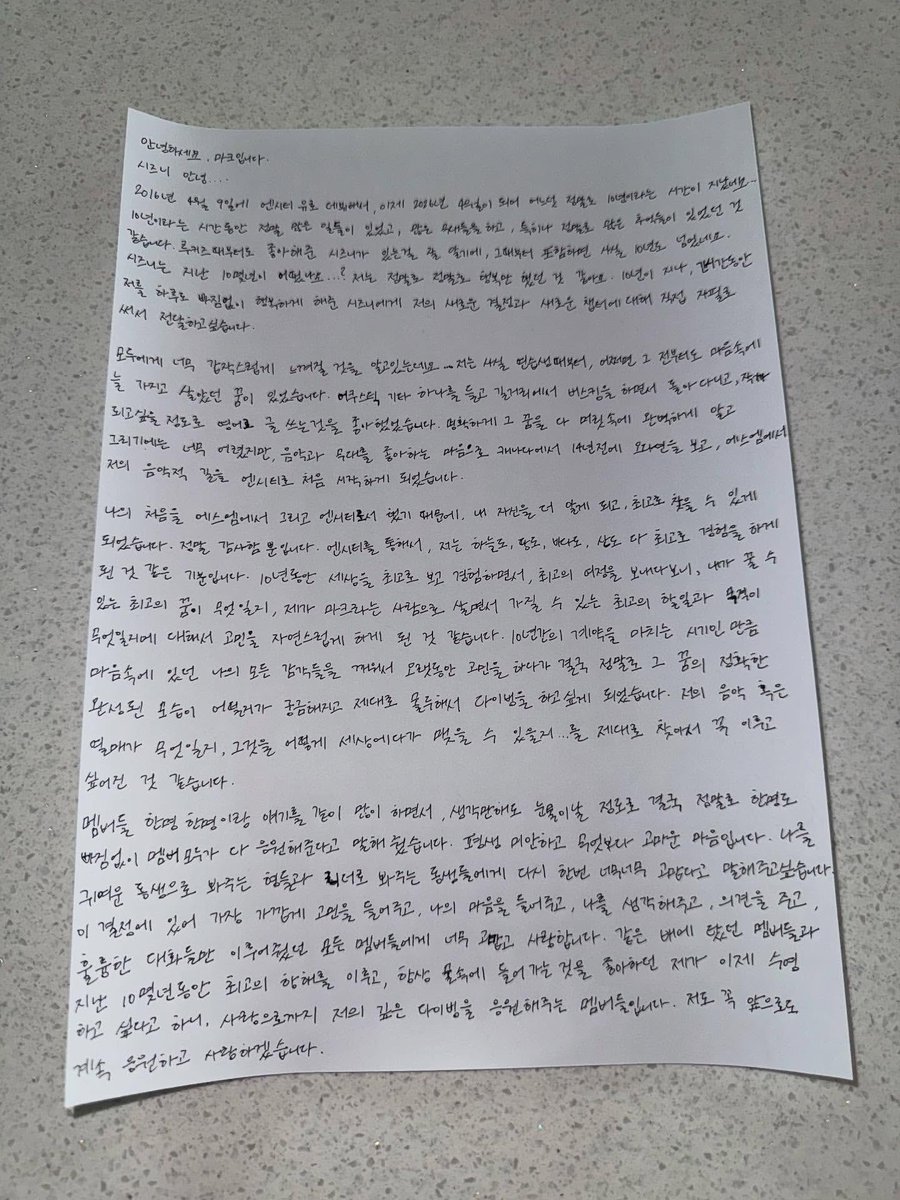 guccixchim's tweet photo. what hurts right now is that I’m sure he’s been carrying this for such a long time. i can’t imagine how much pain &amp; thinking he had to go thru alone. he has beared a lot of weight thru the years much more now. he’s carried us all so all i wish rn is for him to be happy. ily Mark. https://t.co/8fO07jjMqL