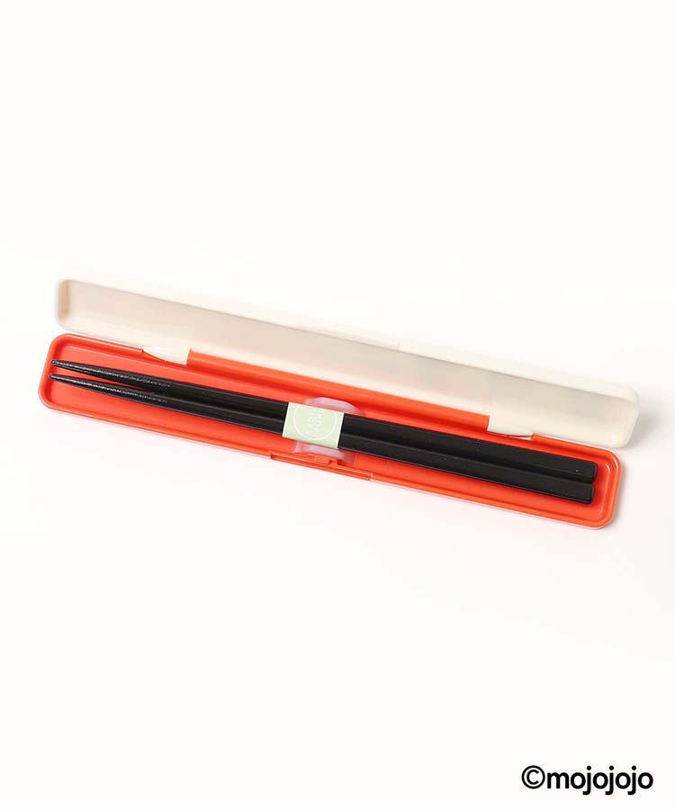 BleuBleuet_inc's tweet image. mojojojoのお箸セット🥢
18cmで使いやすく、先端はすべり止め付き◎

ケースはシリコンクッション付きで音が鳴りにくいのも嬉しいポイント✨
食洗機OK＆BPAフリーで毎日安心して使えます！

mojojojo箸ケースセット
x.gd/tzGBm
#bleubleuet #ブルーブルーエ #mojojojo