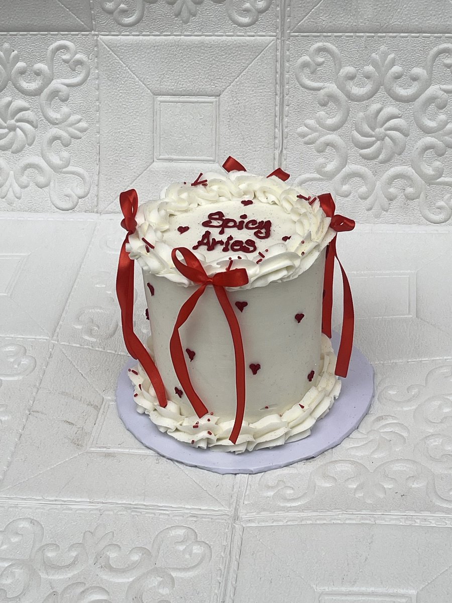 Good morning Abuja!!!

Kindly patronize us today🥰🥰🥰

5 inches (double layer) in vanilla- N17,500
5.5 inches (double layer) in vanilla- N23,500