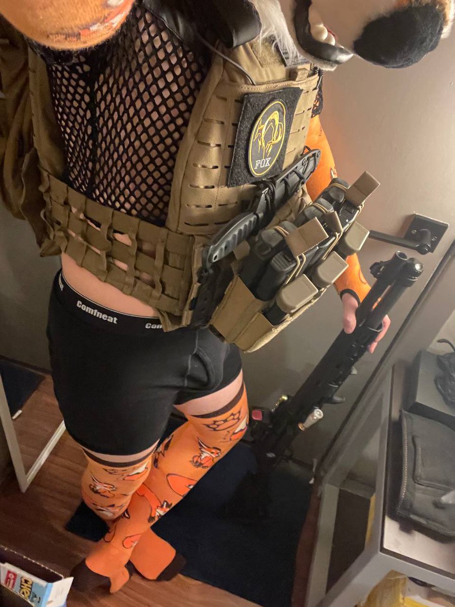 ReedTheFoxAD's tweet photo. A fox playing with his other toys~

Decided to have a redo of some older plate carrier pics I did a while back since that rifle got a makeover. 

I threw in the m1014 cause it deserves a little love too :3 https://t.co/Gvl96fLrGM