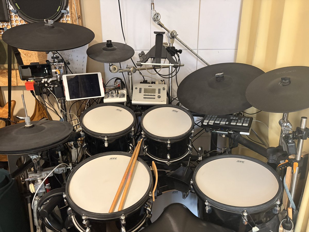 nabe_zo's tweet photo. タムを左に調整して叩きやすくなりました https://t.co/VbnIGdpHib