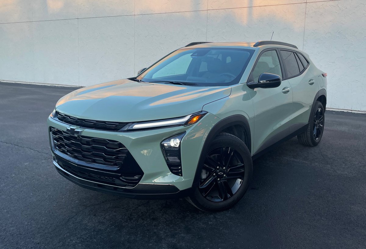 Car_Guy_Tom's tweet image. 2026 @chevrolet Trax ACTIV in Cacti Green. #CarPix #CarPics #Chevy #Trax #cacti