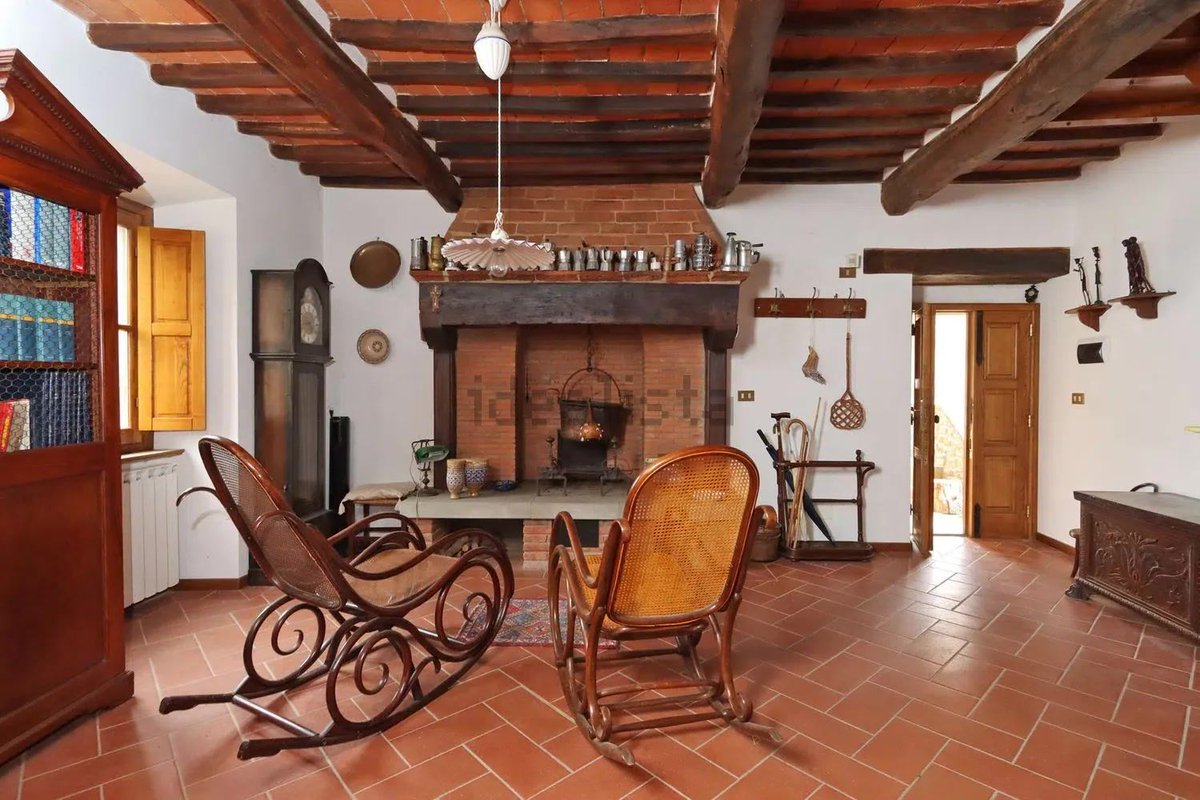 The Italian Exit tweet media