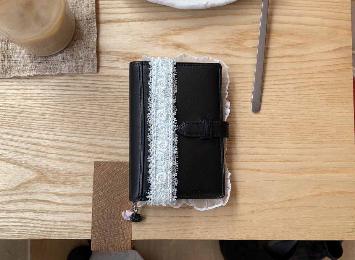 이유 (@r2asonn) on Twitter photo 