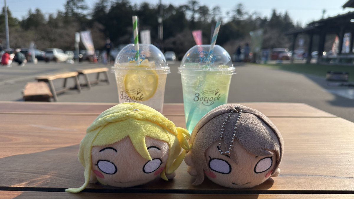 ishi37763's tweet photo. 弥彦のおもてなし広場の3oclockのバタフライピーとブルーキュラソーのレモネードを🍋
曜ちゃんのカラーにピッタリ✨
#新潟県
#西蒲原郡
#弥彦村
#おもてなし広場
#3oclock
#レモネード
#ブルーキュラソー
#バタフライピー
#渡辺曜
#小原鞠莉 https://t.co/0bIcVGgqmd