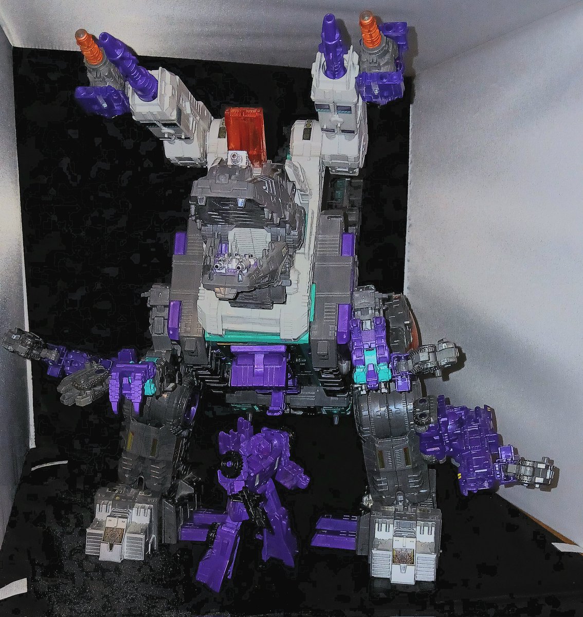 driftertx21's tweet image. Titans return trypticon with toyjax labels and brunt weapons zero
#transformers #decepticon #trypticon #toyhax