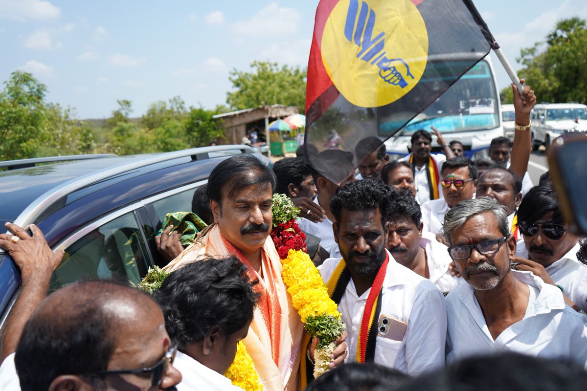 lksudhish's tweet image. இன்று விருத்தாசலத்திற்கு தேர்தல் பணிகளை பார்வையிட வந்த பொழுது, தேமுதிக மற்றும் கூட்டணி கட்சி நிர்வாகிகள் அளித்த உற்சாகமான வரவேற்பு எனக்கு பெரும் ஊக்கமாக அமைந்தது.

இந்த அன்பும் ஆதரவும் நமது வெற்றிக்கான நம்பிக்கையை மேலும் உறுதிப்படுத்துகிறது.

#Dmdk #Vuruthachalam #captain