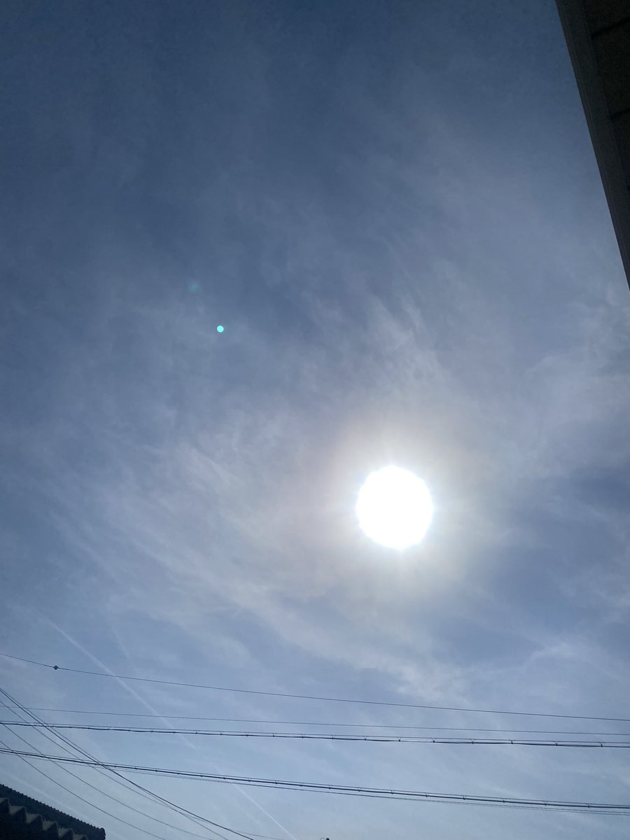 megumi5012's tweet photo. お空凄いね✨️✨️🥰
太陽のエネルギーも強いね。

今日は神武天皇様の命日の日🙏
来週はお釈迦様の誕生日🙏
4月って なんか凄いよね🥰

来週の月曜日からJR稲沢駅近くの丸岩天祥さんに私いるから 『めぐちゃんいる〜？』って声掛けてね〜🥰

いつも本当にありがとうね🙏😊 https://t.co/it6XhMOzZF