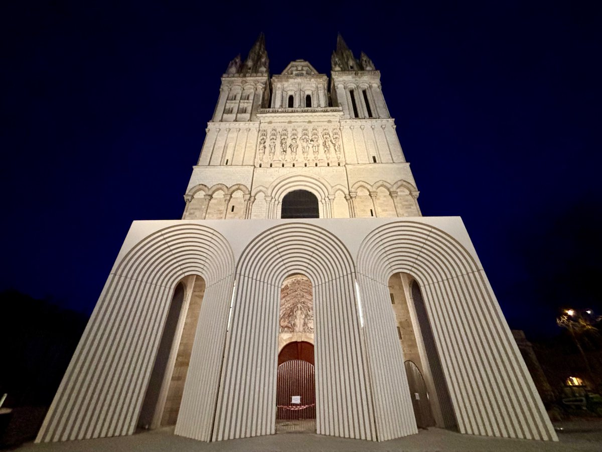 21Pasco's tweet image. Quand le XXIe siècle dialogue avec le XIe. 
@courrierouest #Angers