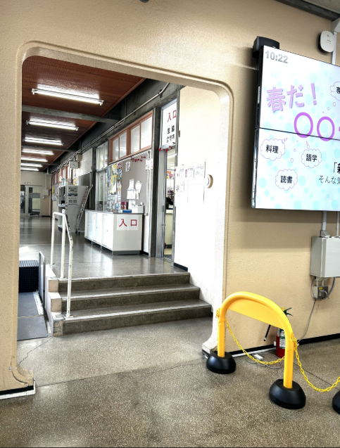 cuccoop's tweet photo. 🌸新入生の皆様！ご入学おめでとうございます🌸
　千葉商科大学生協です🤗コンビニと文房具、本屋さんのお店です🍙🍫🧋🍩営業時間は4月14日まで10:30~16:30、15日からは食品店8:30~17:30、文具店10:30~17:30です💁‍♀️　3号館の1階で皆様のご来店をお待ちしています😄🌸 https://t.co/rSD2RiQedI