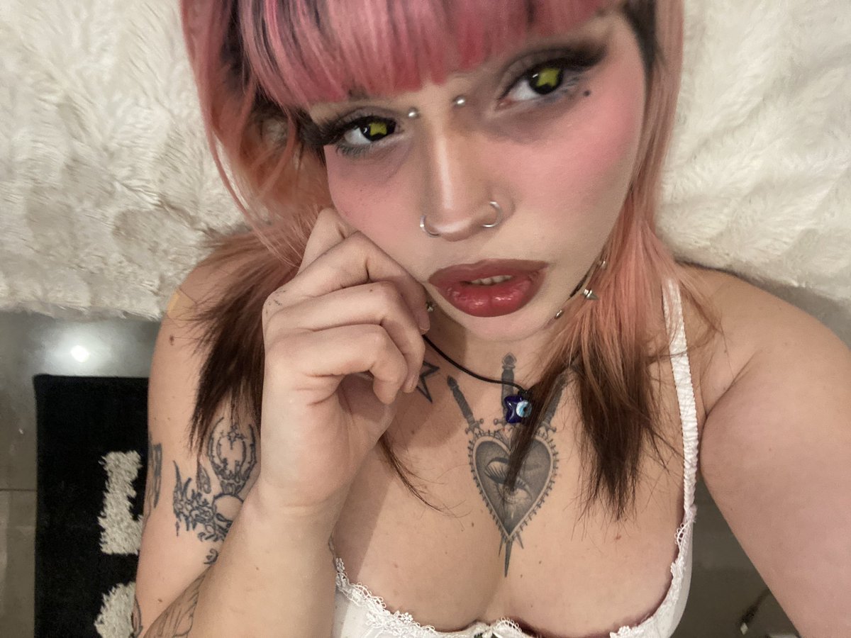 svergognata🫧 tweet media