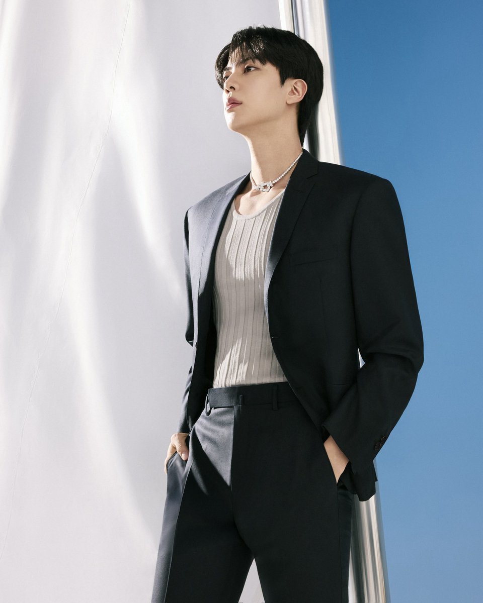 Vogue Thailand tweet media