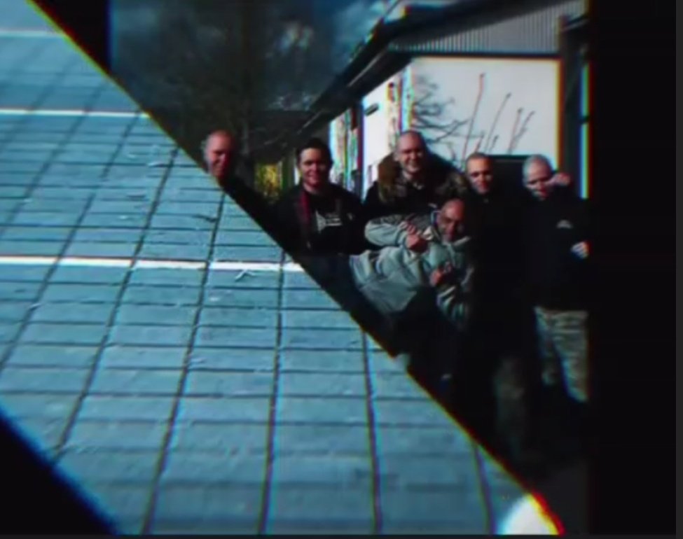 KoelnAnonymous's tweet image. „#Nazis glauben wohl,sie seien besonders schlau,wenn sie ihre Gesichter in Videos nur für Millisekunden zeigen.Was sie vergessen:Man kann Videos in Slowmotion abspielen. In Zeitlupe werden die unverpixelten Fotos plötzlich sichtbar. Ein technisches Eigentor #Rechtsextremismus
