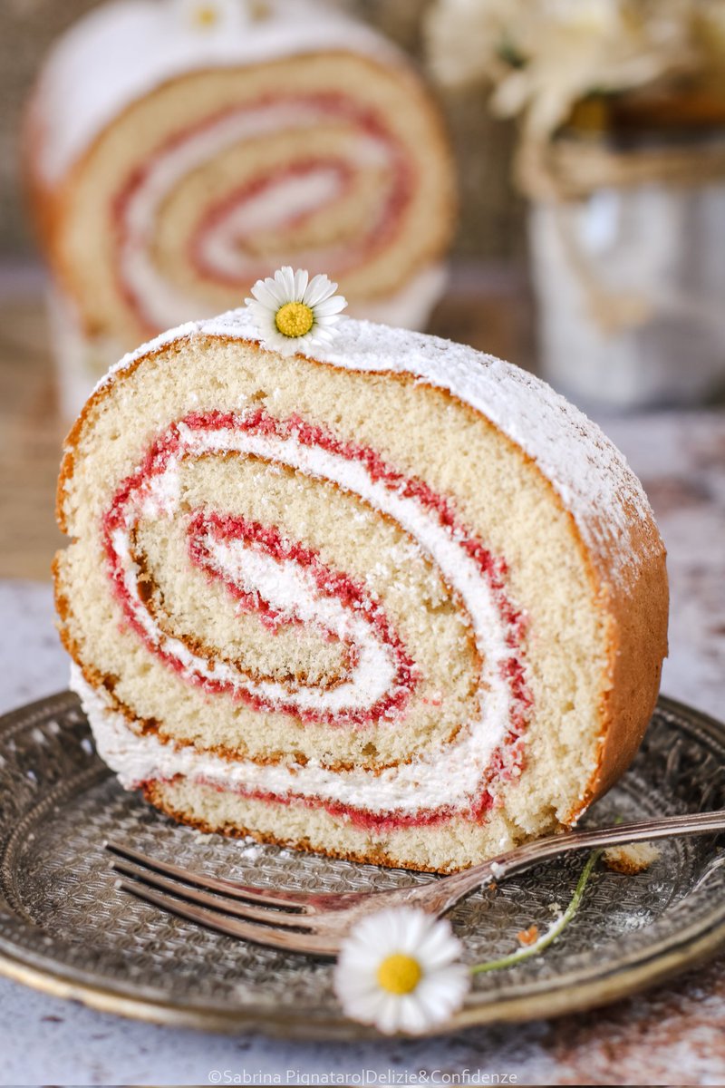 DelizieConfiden's tweet image. Colombe e pastiere ti hanno stancato? 😄
Questo rotolo all’Alchermes con crema vegetale è l’alternativa perfetta: soffice, leggero e senza latticini 💗
👉 Ricetta:
delizieeconfidenze.com/rotolo-crema-l…
#delizieeconfidenze #yumm
#delicious #recipe #dairyfree #cake