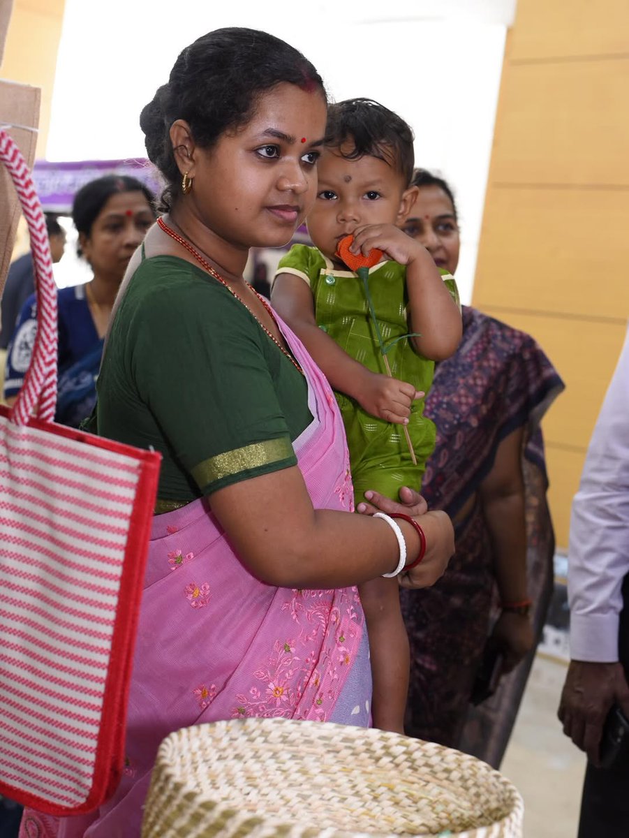 puja (@/lifeofpujaa) is truly an inspiration, proving how education can break cycles and open doors. people really need to stop hating her and assuming lower middle-class people are uneducated or can’t speak english. talent has nothing to do with class, huge respect for her!!!