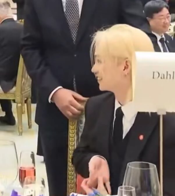 그묘.. tweet media