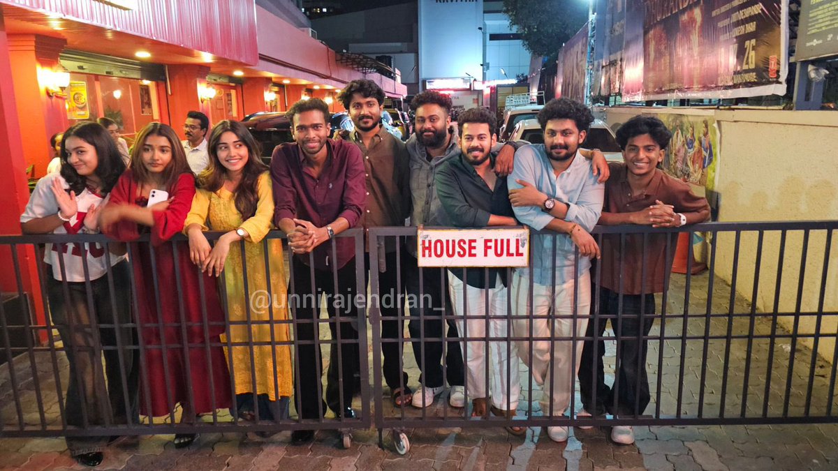 AH_cinephile's tweet image. #Vaazha2
അത്യാവശ്യം നാലാളറിയുന്ന പോലെ പടം ഇറക്കി വിട്ടാൽ കൂടെ positive reviews ഉം വന്നാൽ ഇവിടെ ഏത് satrdom ഉള്ളവർക്കും കിട്ടും നല്ല butterfly effect 🔥🙌

Mwood so Unpredictable 🔥🔥

#Hashir