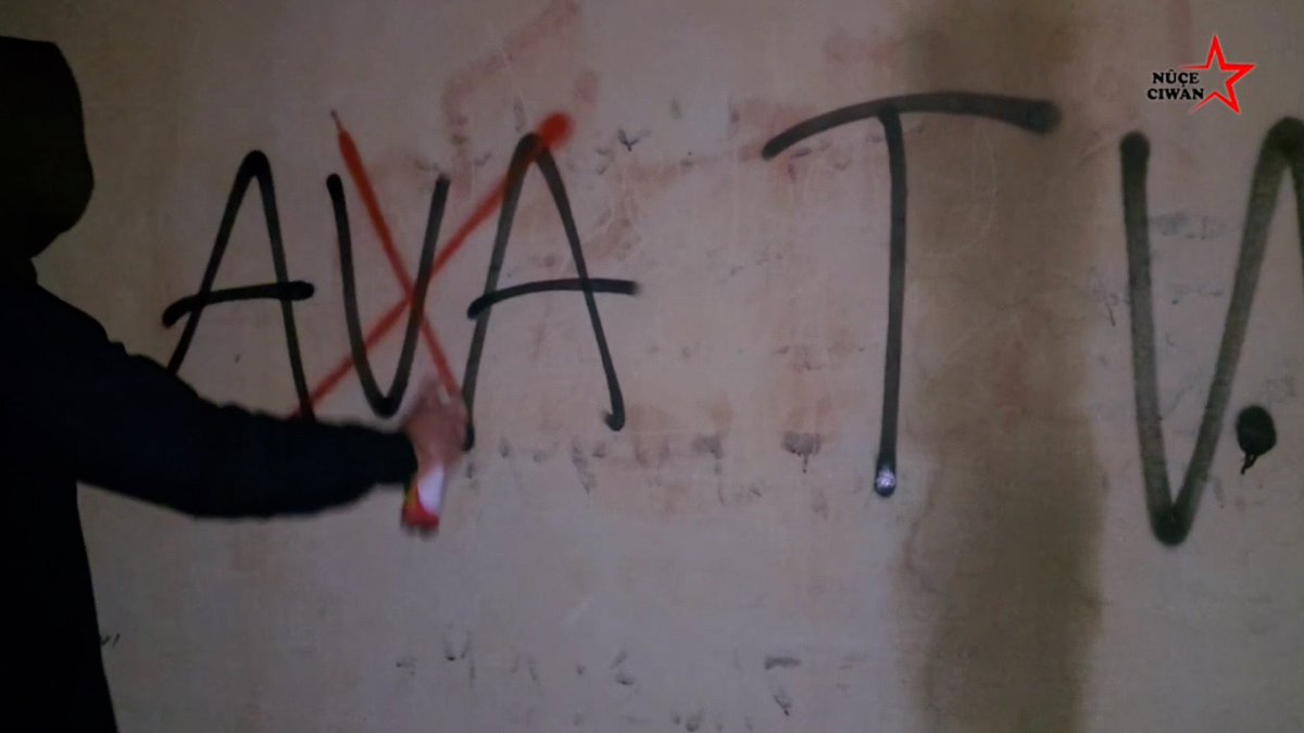 MemDersm's tweet photo. Riha’da Yurtsever Gençler AVA TV’ye Karşı Eylem Düzenledi: “Bu, Tüm Kürt Halkına Yönelik Bir Saldırıdır”
#AvaTvBoykotEdiyoruz
#AvaTV https://t.co/xUVzbUR24i