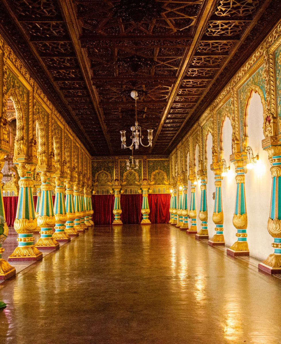 SoEarthen's tweet image. Mysore Palace Interior, Golden halls &amp;amp; chandeliers… royal? #Mysore #Palace