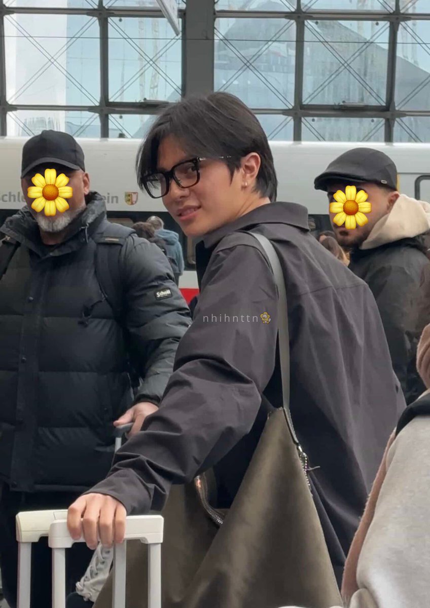 baeksmuurf's tweet photo. he’s so boyfriendddddd https://t.co/eHRAugz8sp