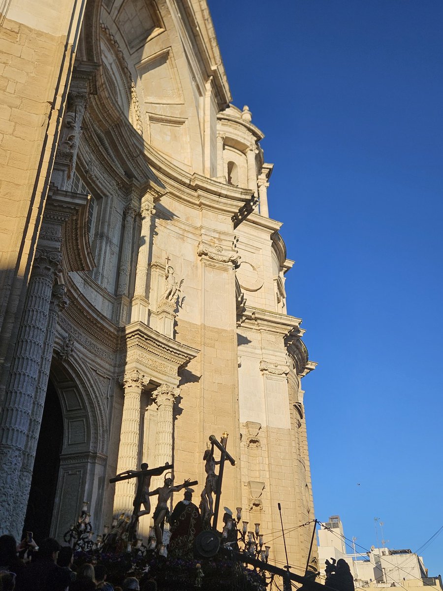 Vaya año de vacilada de la carga gaditana este año en la mayoría de las cuadrillas. Mucho que callar algunos.