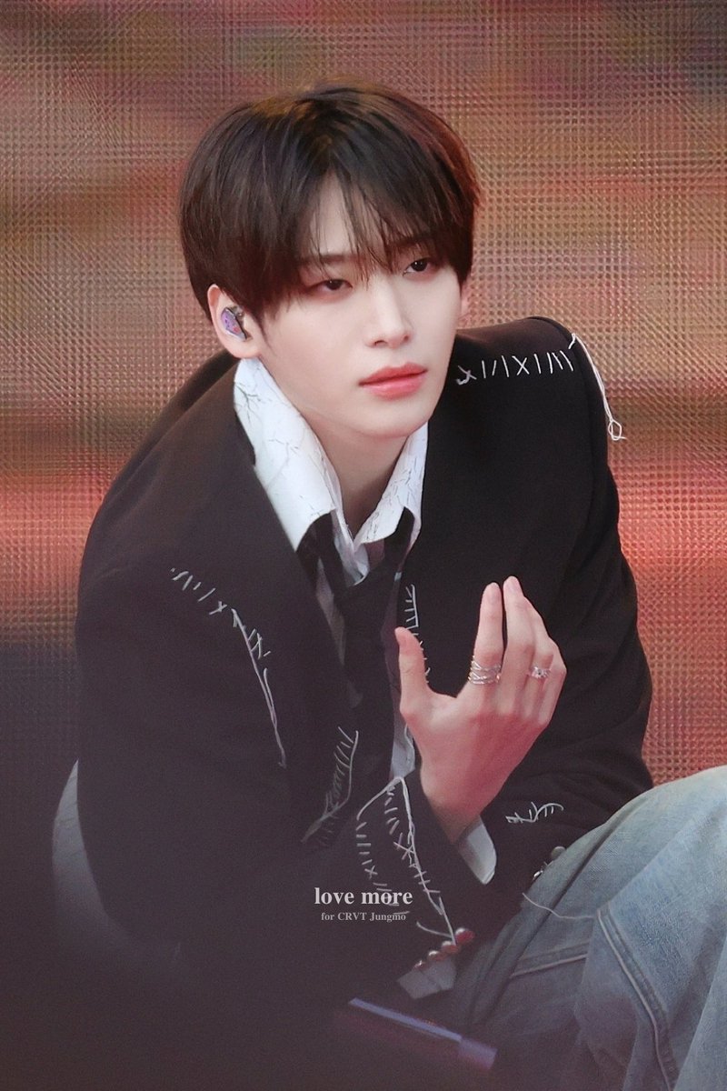 모 tweet media