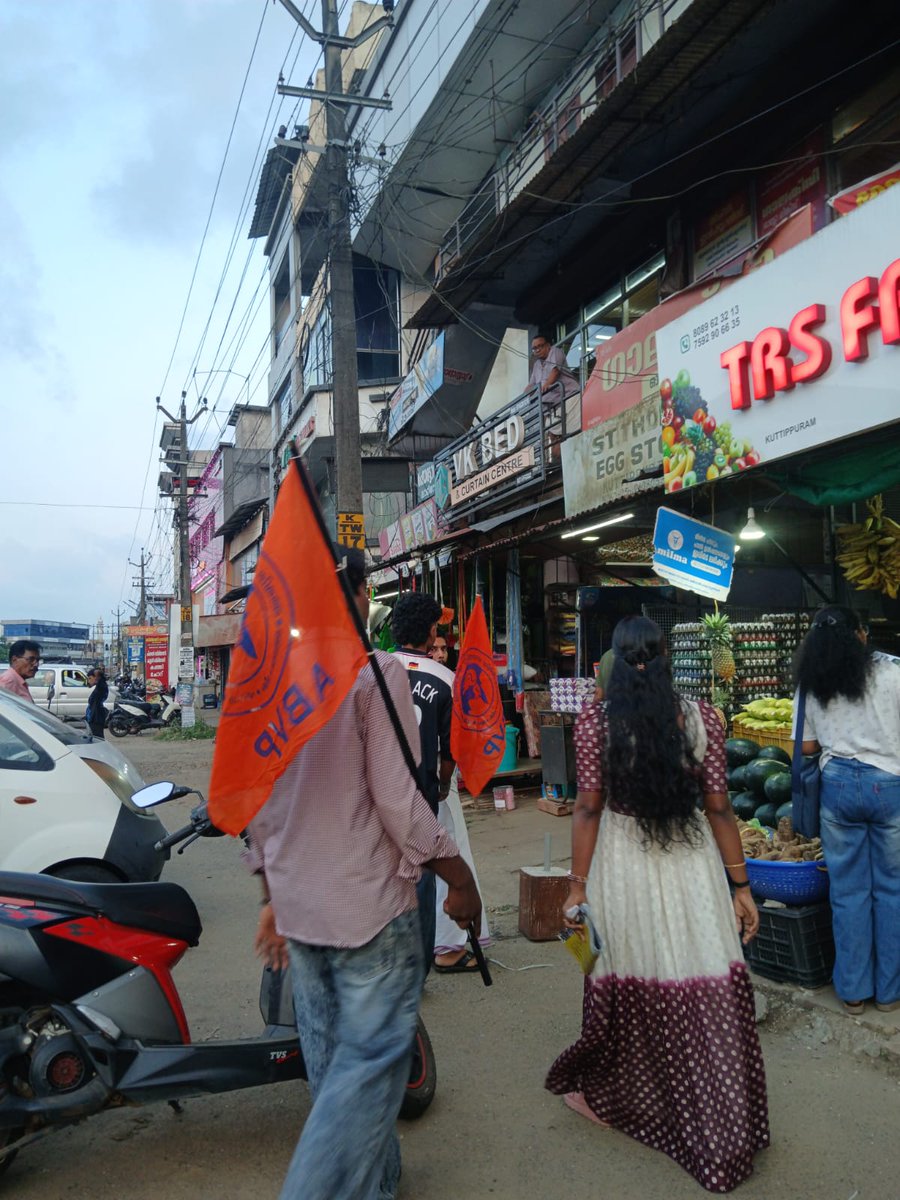 KeralaABVP's tweet photo. NATION FIRST, VOTING MUST.. എബിവിപി വളാഞ്ചേരി നഗർ സമിതിയുടെ നേതൃത്വത്തിൽ കുറ്റിപ്പുറം ടൗണിൽ വോട്ടർ ബോധവൽക്കരണ ക്യാംപെയ്നുമായി ABVP പ്രവർത്തകർ..
#Nationfirstvotingmust
#ABVPKerala https://t.co/p0PzioSj5k