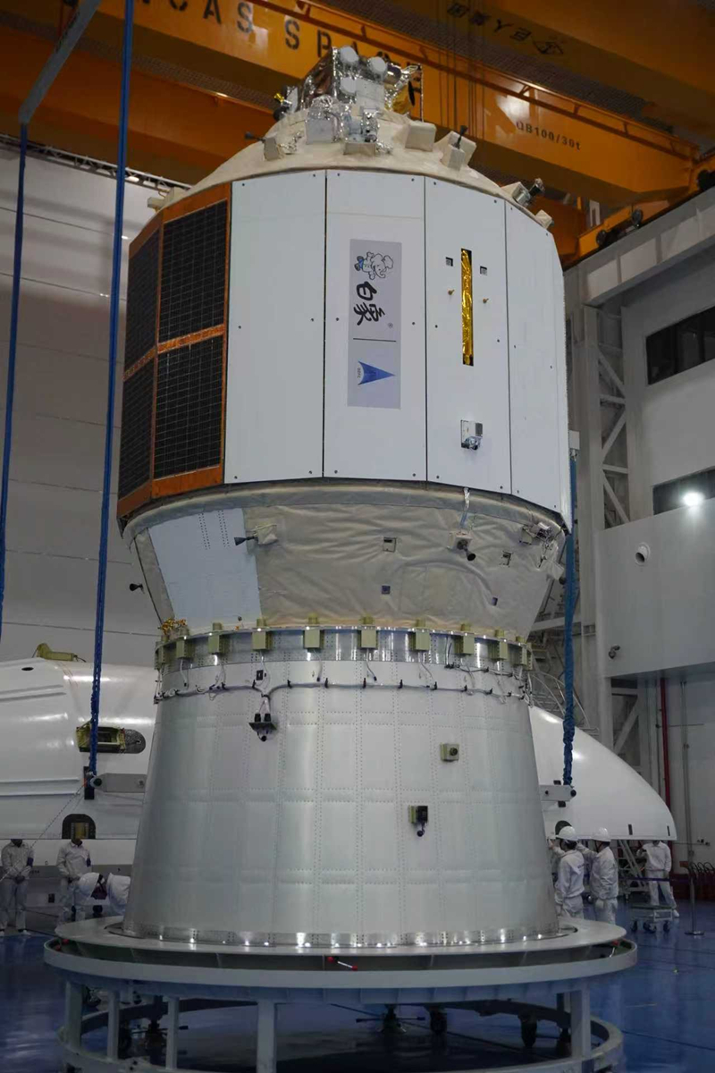 Dem kürzlich gestarteten Test-Frachtraumschiff „Qingzhou“ wird laut der Innovationsakademie für Mikrosatelliten der IAMCAS eine finale Version folgen, die an die chinesische Raumstation andocken und Versorgungsflüge durchführen soll.
german.people.com.cn/n3/2026/0403/c…