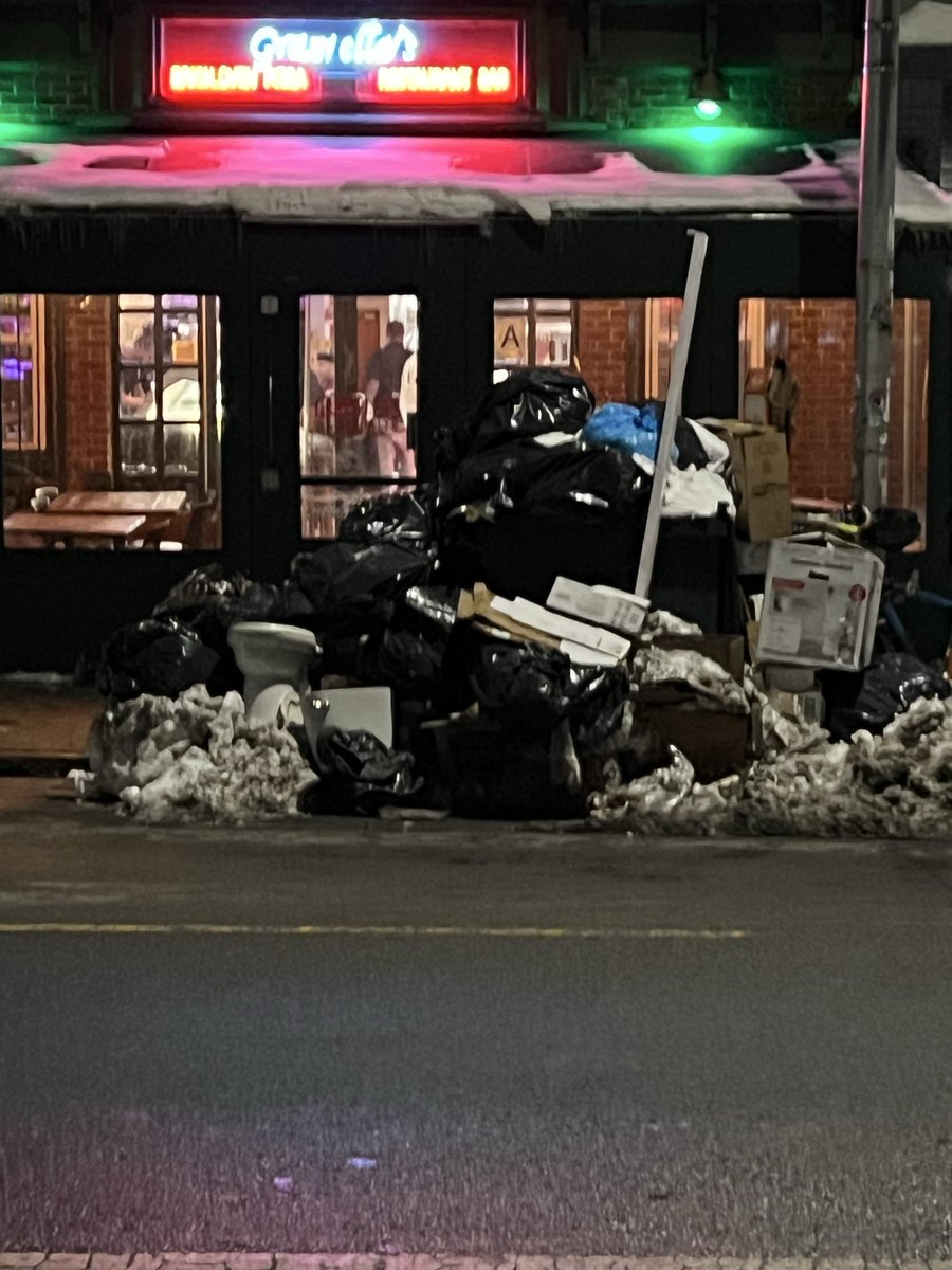 lorenarose's tweet photo. @NYCSanitation Graziella’s Pizzeria in Brooklyn has had a dumpster sitting out on the street for 6+ years. Numerous complaints filed and nothing has been done. Rats are having a field day with this open food source. Please address this sanitation issue. https://t.co/EaR7splj6B