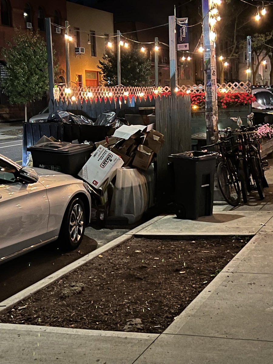 lorenarose's tweet photo. @NYCSanitation Graziella’s Pizzeria in Brooklyn has had a dumpster sitting out on the street for 6+ years. Numerous complaints filed and nothing has been done. Rats are having a field day with this open food source. Please address this sanitation issue. https://t.co/EaR7splj6B
