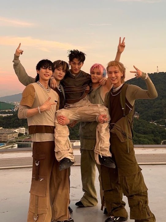 𝙙𝙚𝙡𝙞𝙜𝙝𝙩 ✿ tweet media