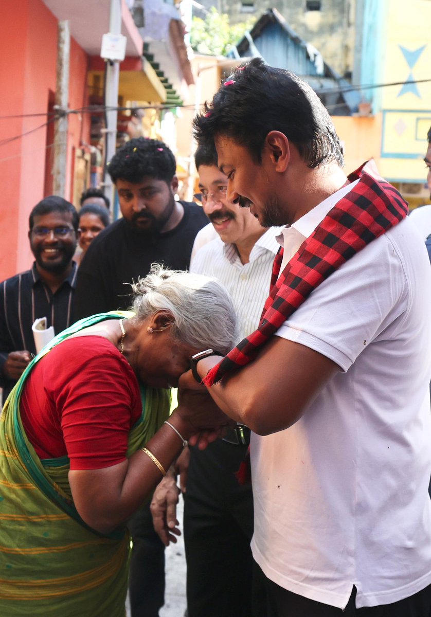 Udhaystalin's tweet photo. சிறப்பு வாய்ந்த நம் #ChepaukTriplicane தொகுதி, திருவல்லிக்கேணி பகுதியில் 116 ஆவது வட்டத்திற்கு உட்பட்ட மாட்டாங்குப்பம்,கற்பக கன்னியம்மன் கோயில் தெரு,பழனி அம்மன் கோயில் தெரு,பழைய கட்டை தொட்டி தெரு,புதிய கட்டை தொட்டி தெரு,சுங்குவார் தெரு உள்ளிட்ட தெருக்களில் வசிக்கும் தொகுதி மக்களை நேரில் சந்தித்து வாக்கு சேகரித்தோம்.

ஐந்தாண்டு கால திராவிட மாடல் அரசின் சாதனைகளையும், திராவிட மாடல் 2.0 அமைந்த பின் செயல்படுத்தப்பட உள்ள திட்டங்களையும் தொகுதி மக்களிடம் எடுத்துரைத்தோம்.

கடந்த முறை போலவே இம்முறையும் நம்மை வெற்றி பெற செய்ய மக்கள் தயாராக உள்ளனர் என்பது அவர்களின் எழுச்சிமிகு வரவேற்பில் தெரிந்தது.

தலைவர் தொடரட்டும், தமிழ்நாடு வெல்லட்டும்.

#DMK4TN #VoteForDMK