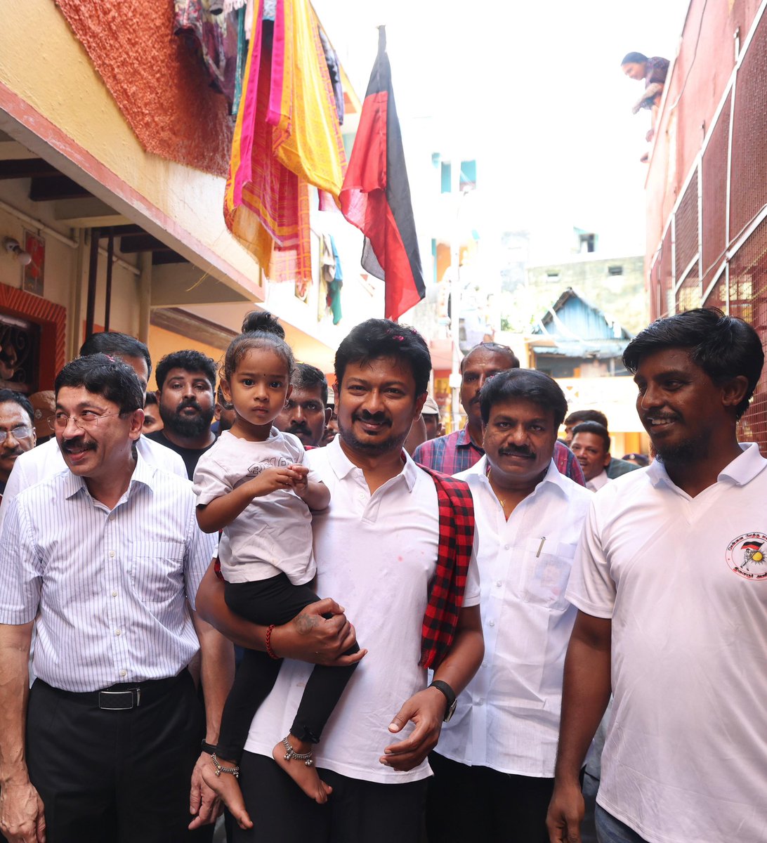 Udhaystalin's tweet photo. சிறப்பு வாய்ந்த நம் #ChepaukTriplicane தொகுதி, திருவல்லிக்கேணி பகுதியில் 116 ஆவது வட்டத்திற்கு உட்பட்ட மாட்டாங்குப்பம்,கற்பக கன்னியம்மன் கோயில் தெரு,பழனி அம்மன் கோயில் தெரு,பழைய கட்டை தொட்டி தெரு,புதிய கட்டை தொட்டி தெரு,சுங்குவார் தெரு உள்ளிட்ட தெருக்களில் வசிக்கும் தொகுதி மக்களை நேரில் சந்தித்து வாக்கு சேகரித்தோம்.

ஐந்தாண்டு கால திராவிட மாடல் அரசின் சாதனைகளையும், திராவிட மாடல் 2.0 அமைந்த பின் செயல்படுத்தப்பட உள்ள திட்டங்களையும் தொகுதி மக்களிடம் எடுத்துரைத்தோம்.

கடந்த முறை போலவே இம்முறையும் நம்மை வெற்றி பெற செய்ய மக்கள் தயாராக உள்ளனர் என்பது அவர்களின் எழுச்சிமிகு வரவேற்பில் தெரிந்தது.

தலைவர் தொடரட்டும், தமிழ்நாடு வெல்லட்டும்.

#DMK4TN #VoteForDMK