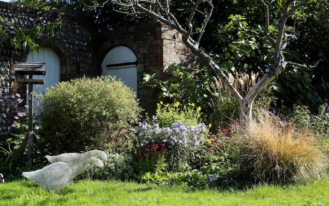 Nigelj08223326's tweet photo. The Gruffalo’s Julia Donaldson on finding writing inspiration in the garden https://t.co/GtLjjvLaEO
One of our best and most loved writers #Gruffallo
@MaryOsei_Oppong @jcm247two https://t.co/yehbZImvYH