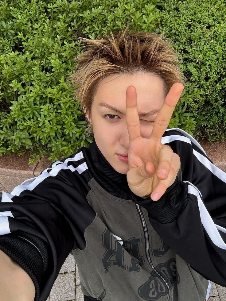 Jarukito in another dimension tweet media