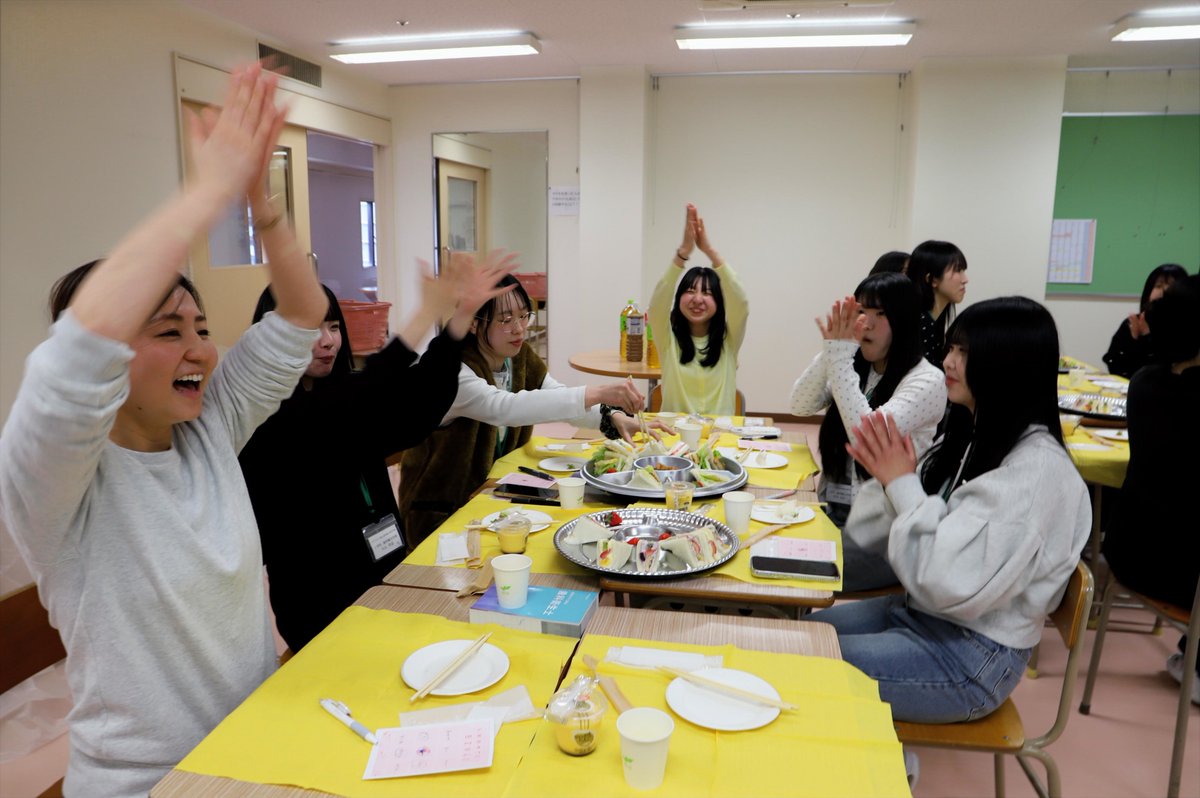 idehc_MG's tweet photo. 新入生歓迎会を開催🎉
美味しい食事を囲んで、名前を使ったビンゴ大会で盛り上がりました🍹

歓迎会では小野校長先生も参加✨
2年生が積極的に盛り上げてくれたおかげで、新入生の緊張もほぐれたようです🌱
学年を超えて、また色んな先生と一緒に楽しく学んでいきましょう👏

#アイデック
#歯科衛生士 https://t.co/U7M5Ssvg6Y