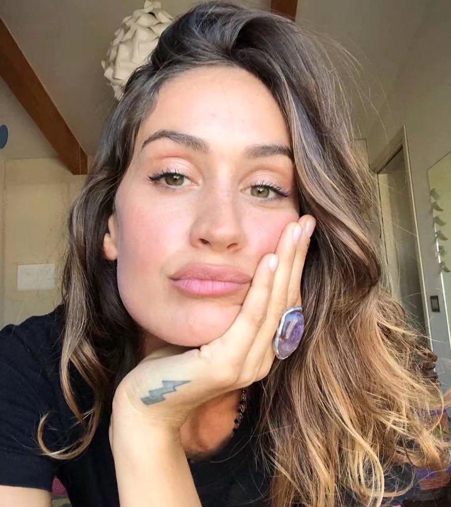 claire_20101's tweet image. L'unica cosa sensata da dire qua è: complimenti Zeudi per aver fatto perdere la testa a queste due Dee. #Bomber
#zeudi
#helena
#scarlett