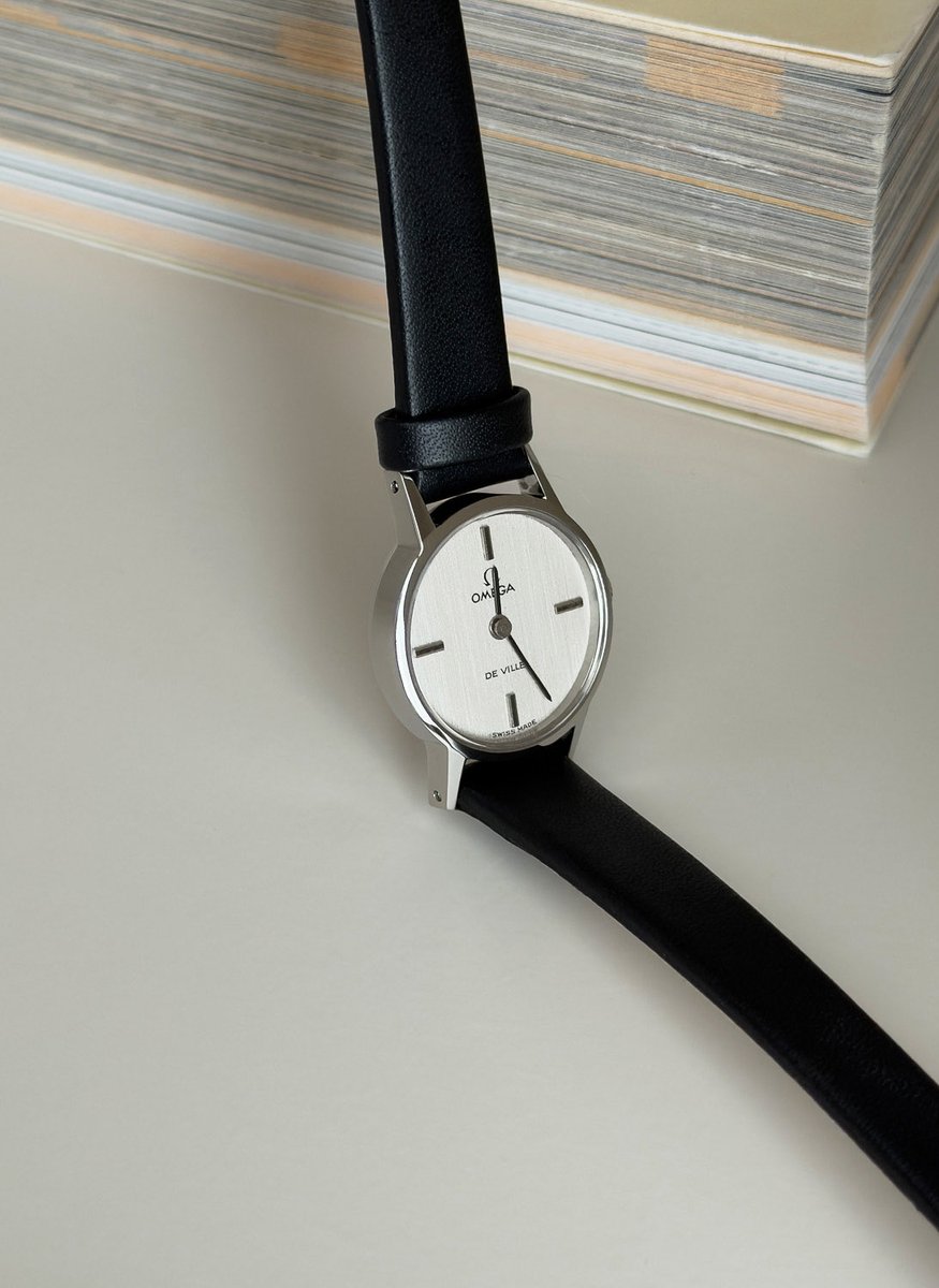 dalbit_vtg's tweet image. Omega De Ville

A minimalist Omega De Ville featuring a clean silver dial and case.

Experience the true vintage analog vibe with its manual winding movement. 

Simple, elegant, and timeless.

🌐 Available now
✈️ Worldwide shipping

#Omega #DeVille #VintageWatch
