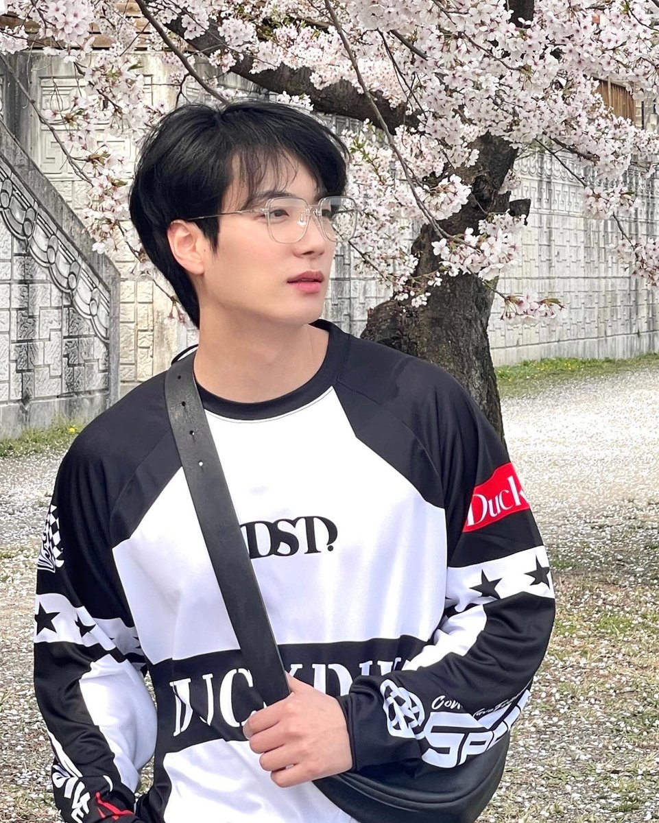 벚꽃김종현 진짜진짜조아해.. 걍그러타고종혀나