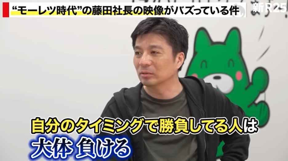 ikejiri_biz's tweet photo. 売上8000億円企業をつくった
藤田晋さんの『仕事の金言』が大切すぎて震えた

1. ビジネスは信頼の交換で成り立つ。
2. 小さな約束を守る人が信頼を得る。
3. 信頼から大きな仕事を任せられる。
4. 優秀な若手ほど恥を恐れ見栄を張る。
5. 分かったふりは頷き一つでバレる。
6. 無知を素直に認め謙虚に取り組む。
7. 新分野は最初の3ヶ月ガムシャラに。
8. 短期間の努力で業界の中の人になる。
9. 新卒や起業時など勝負どころを見極める。
10. 勝負時の猛烈な努力が将来の貯金に。
11. 問題発生時は視座を高くし俯瞰する。
12. 長期的な視点を持つと精神を強く保てる。
13. 感情を常に一定に保てる人が必要。
14. 相手の立場や欲求を推し量る想像力が鍵。
15. 想像力を磨くことが仕事の出来に直結。
16. 映画等で多様な思考に触れ洞察力を養う。
17. 目標設定はリーダーのセンスが問われる。
18. 倒せば他も上がるセンターピンを探す。
19. 達成可能な目標がチームを一つにする。
20. 無茶な目標の未達はリーダーの信頼を失う。
21. 日々目標を達成しチームに自信をつける。
22. 新サービスはトップが品質に妥協しない。
23. クリエイティブコントロールを死守する。
24. 新たな発想には人との密な会話が必要。
25. 若手は大きく出て期待値を膨らませる。
26. 期待に見合う結果を出し大きく飛躍する。
27. 実績ある人は約束を達成し期待を上回る。
28. 組織文化は全ての要素の一貫性が必要。
29. 表面的な制度の真似は組織に浸透しない。
30. トップの一貫したプロデュースが必須。

自分がモーレツに働いて、
試行錯誤を繰り返す中でたどり着いた仕事の本質。
どれも忘れたくない。