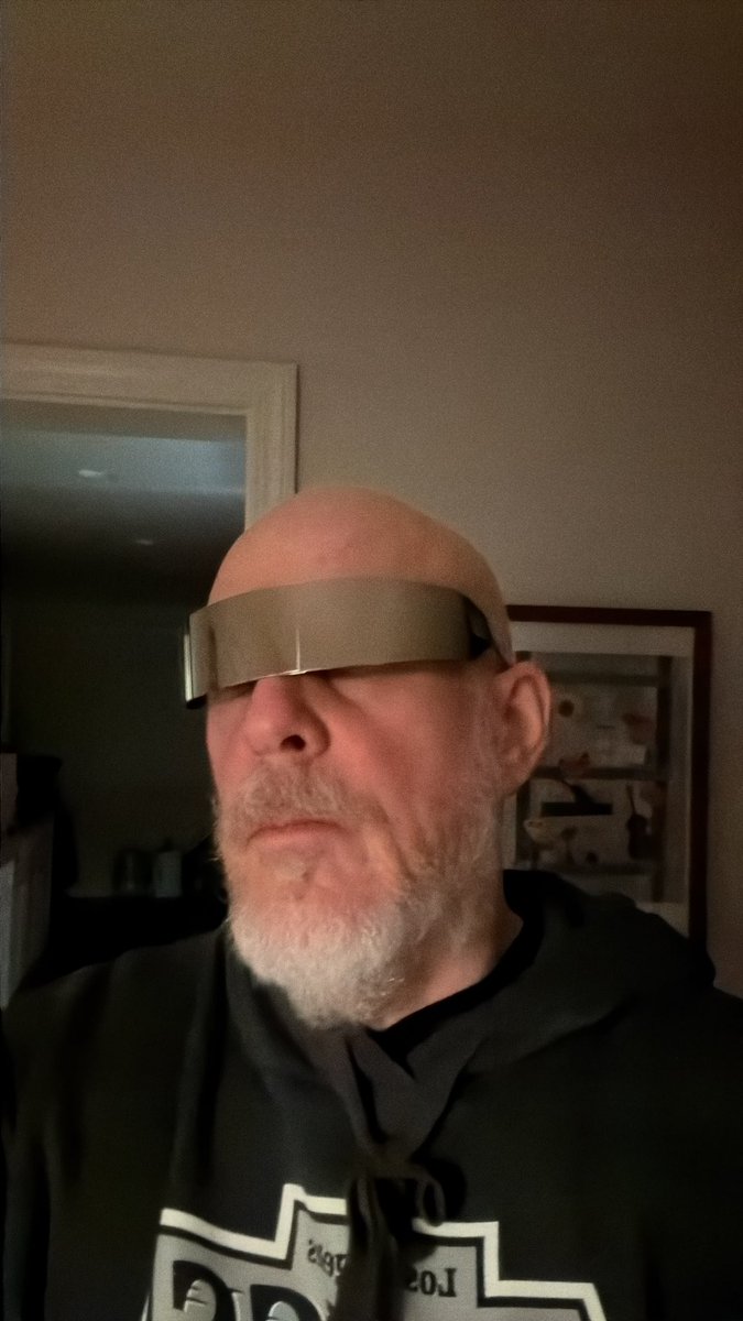 Kings must’ve been wearing these giveaway sunglasses during the shootout 048. It was so sad.